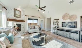 210 Comanche Trl, Alvarado, TX 76009