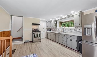 8893 LONGSWAMP Rd, Alburtis, PA 18011