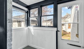 110 W Locust St, Aurora, MO 65605