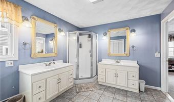 16 Elm Ave, Narragansett, RI 02882