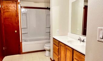 1047 Oak Dr, Altoona, WI 54720