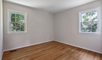 8614 BRAEBURN Dr, Annandale, VA 22003