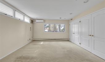 76 Parkview Dr, Albertson, NY 11507
