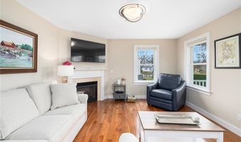 81 S Pier Rd, Narragansett, RI 02882