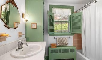 23 Willow St, Newport, RI 02840