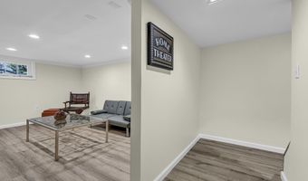 2 8th St, Aberdeen, NJ 07747