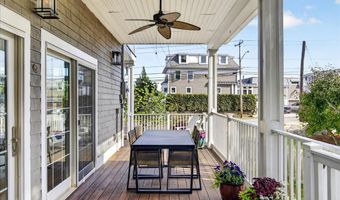 284 Shore Dr, Branford, CT 06405