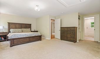 78 Hitching Post Ln, Bedford, NH 03110