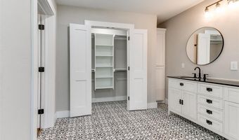 1127 S 19th St, Chickasha, OK 73018