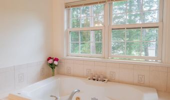 24 Surrey Ln, Falmouth, ME 04105