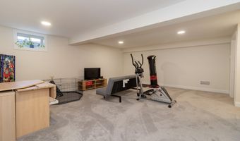 2 Iris Ct, Cromwell, CT 06416