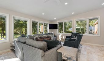 301 22nd St NW, Austin, MN 55912