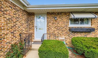 1410 W Lexington Dr, Arlington Heights, IL 60004