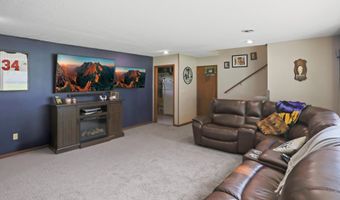 11 Linda Ln, Aberdeen, SD 57401