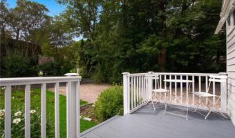 8 Presque Isle Trl, Narragansett, RI 02882