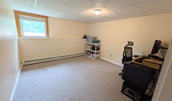 99 Yankee Ave, Bangor, ME 04401
