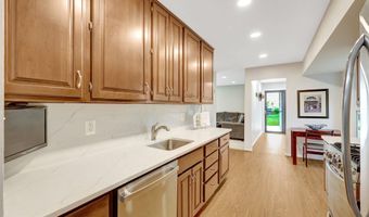 8104 BRIAR CREEK Dr, Annandale, VA 22003