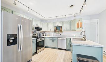 121 Woodland Dr, Hartford City, IN 47348