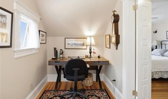 6 Brooks Ave, Newport, RI 02840