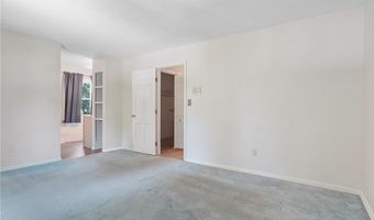 240 S Park Dr, Aurora, OH 44202