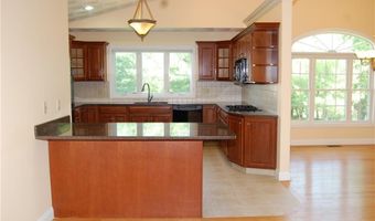 8 Sweet Corn Dr, Cranston, RI 02921