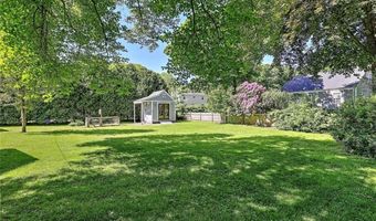 9 Roberta Dr, Barrington, RI 02806