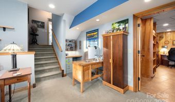 105 Avondale Heights Rd, Asheville, NC 28803