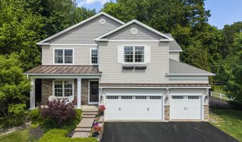 15 Wildwood Dr, Albany, NY 12211