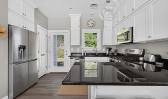 2 Kings Pine Ln, Arundel, ME 04046