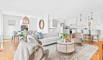 91 Houston Ave, Newport, RI 02840