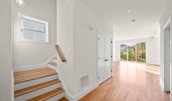 14 Fieldstone Ct 14, Bethel, CT 06801