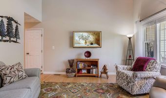 8 Royal Ln, Raymond, NH 03077
