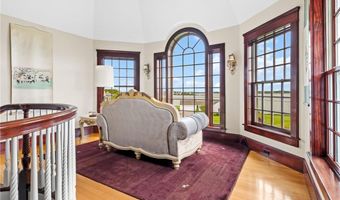99 N Cliff Dr, Narragansett, RI 02882