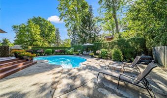 4116 Polo Park Dr, Willoughby, OH 44094