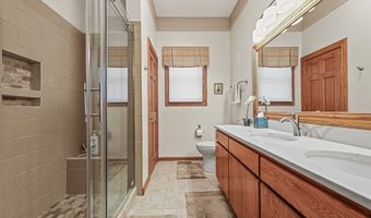 1059 Oakwood Dr, Alliance, OH 44601