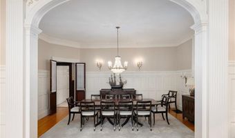 4 Hunter Ave, Newport, RI 02840