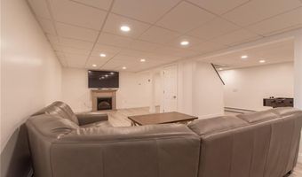 64 Juniper Trl, Narragansett, RI 02882