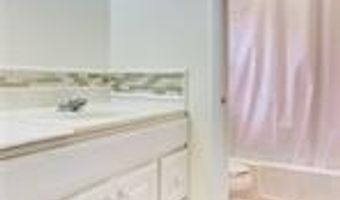 8 Apple Blossom Ct, Airmont, NY 10952