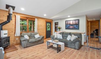 46 Log Cabin Dr, Cambridge, VT 05465