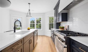 104 Second St, Newport, RI 02840