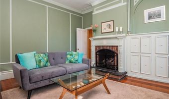 8 Cottage St 1, Newport, RI 02840