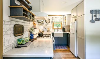 852 Pequawket Trl, Baldwin, ME 04091