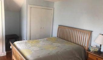 30 Simmons St, Newport, RI 02840