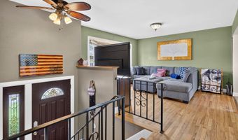 33 Hawthorne Ct, Albany, NY 12211