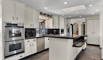 3181 Goldenspur Dr, Camarillo, CA 93010