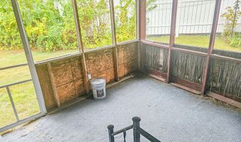 2 Jeffrey Ln, Albany, NY 12211