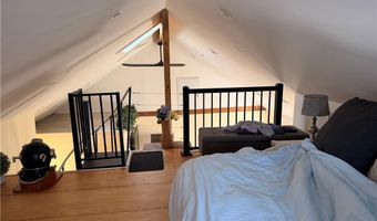 25 Marsh St, Newport, RI 02840