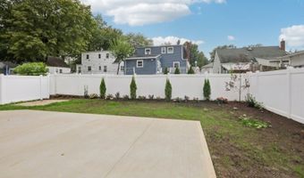 14 Redwood St, Bergenfield, NJ 07621