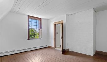57 Farewell St, Newport, RI 02840