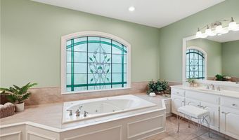 312 Aberdeen Ln, Aurora, OH 44202